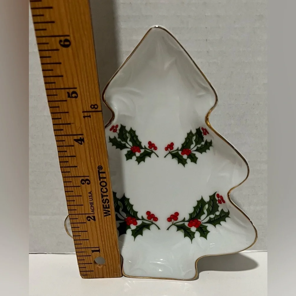 Holly Berry Porcelain Christmas Tree Candy/Trinket Dish Gold Tone Trim Japan